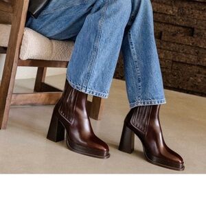 Bobbie’s Deva Boots in Irish Coffee Size 8.5